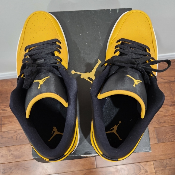 Jordan 1's Low - Picture 7 of 15